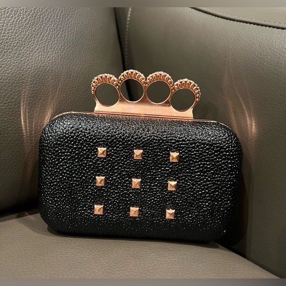 Elegant Black and Gold Clutch - Picture 2 of 5